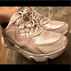 Nike pink RYZ